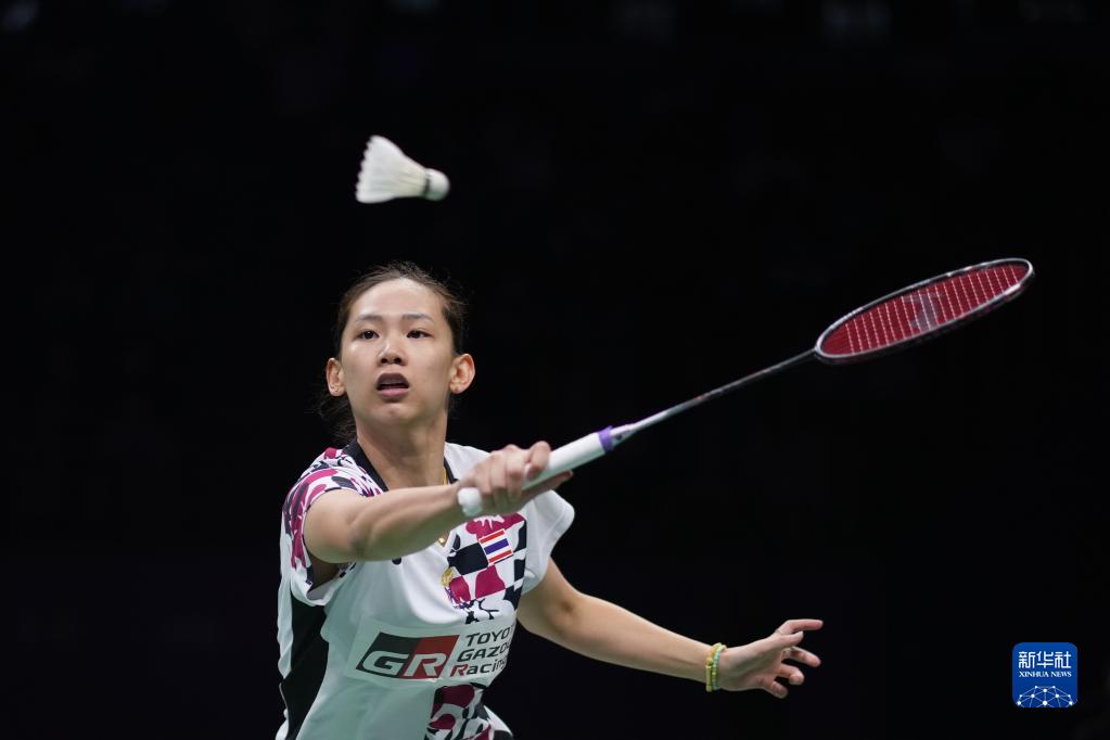 并引起了英 并引起了英