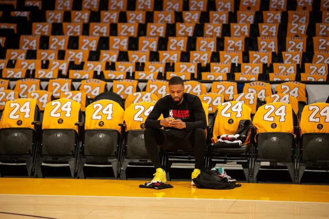 转会策略趋 转会策略趋